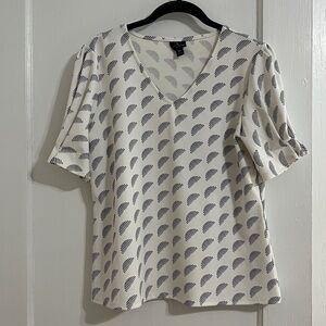 Worthington V- Neck Top Size PM